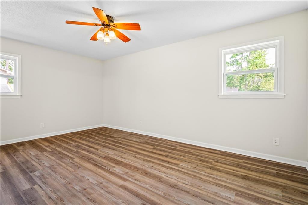 207 Oak Street W