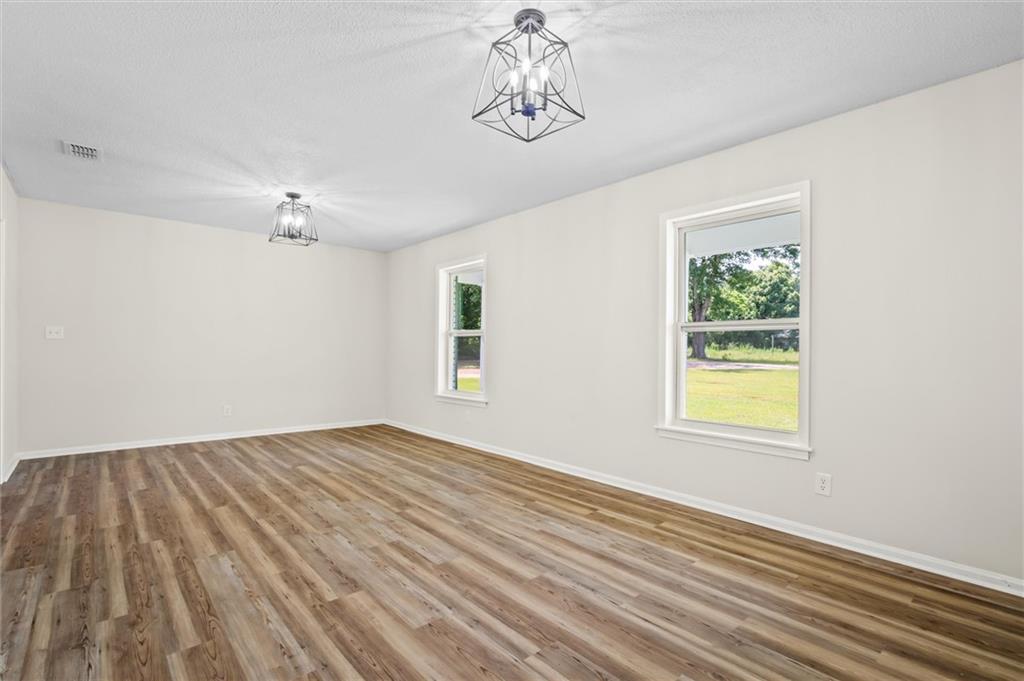 207 Oak Street W