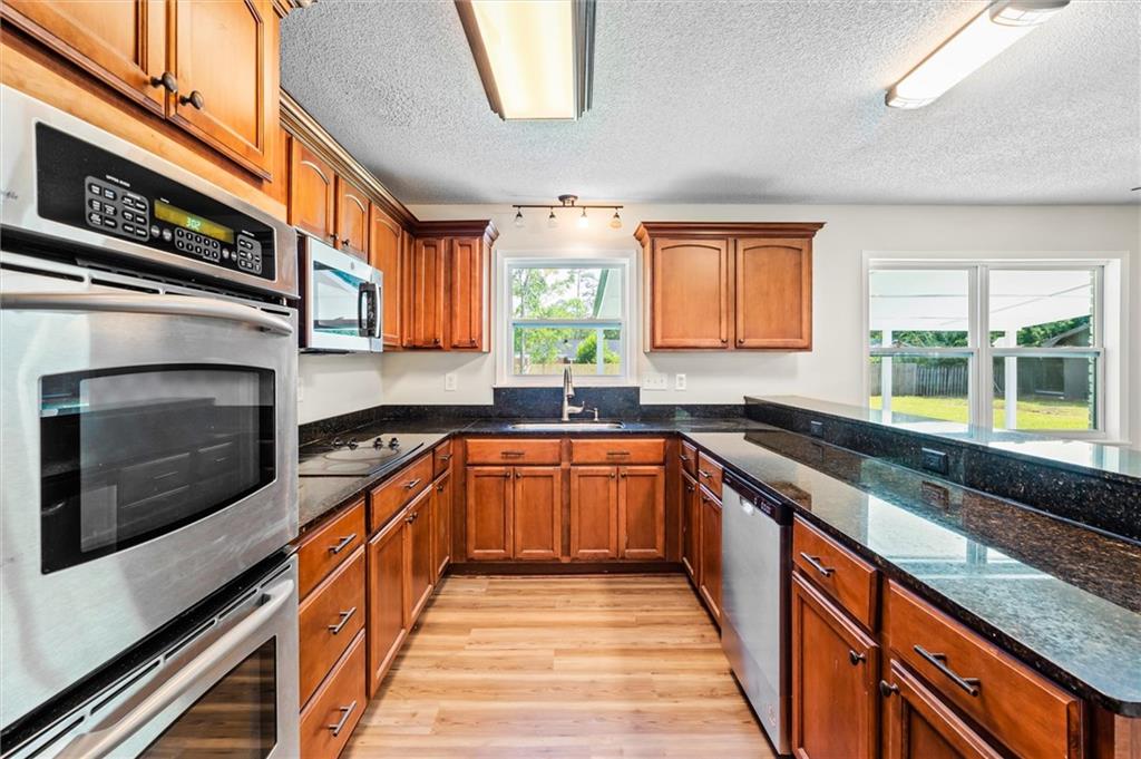207 Oak Street W