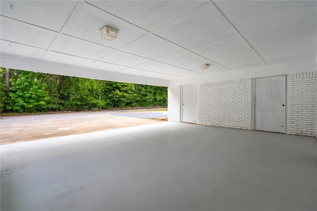 207 Oak Street W