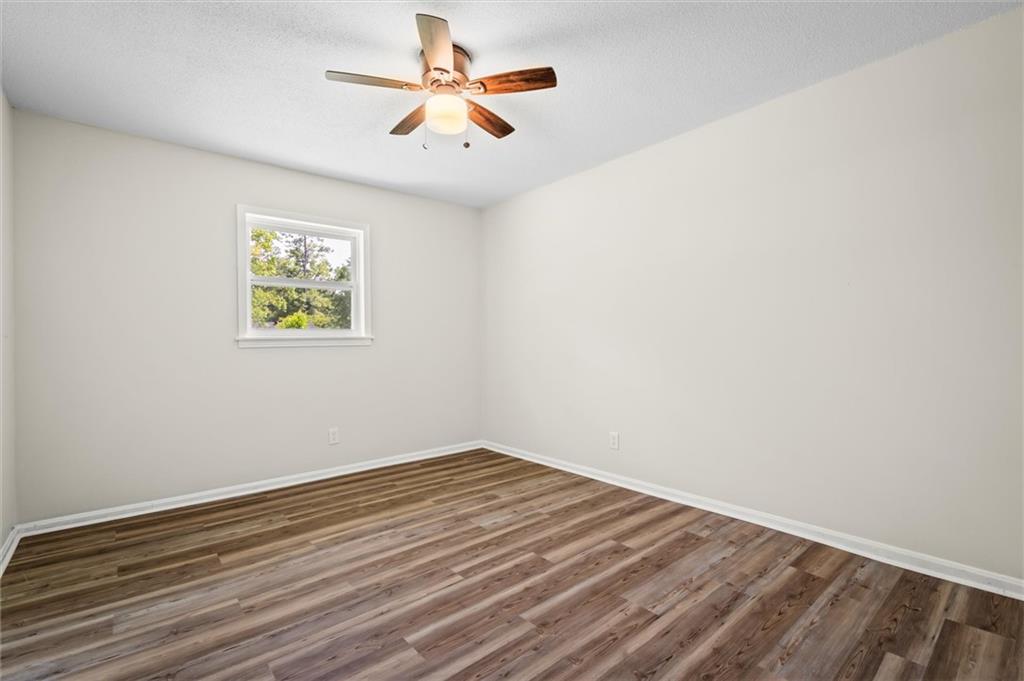207 Oak Street W
