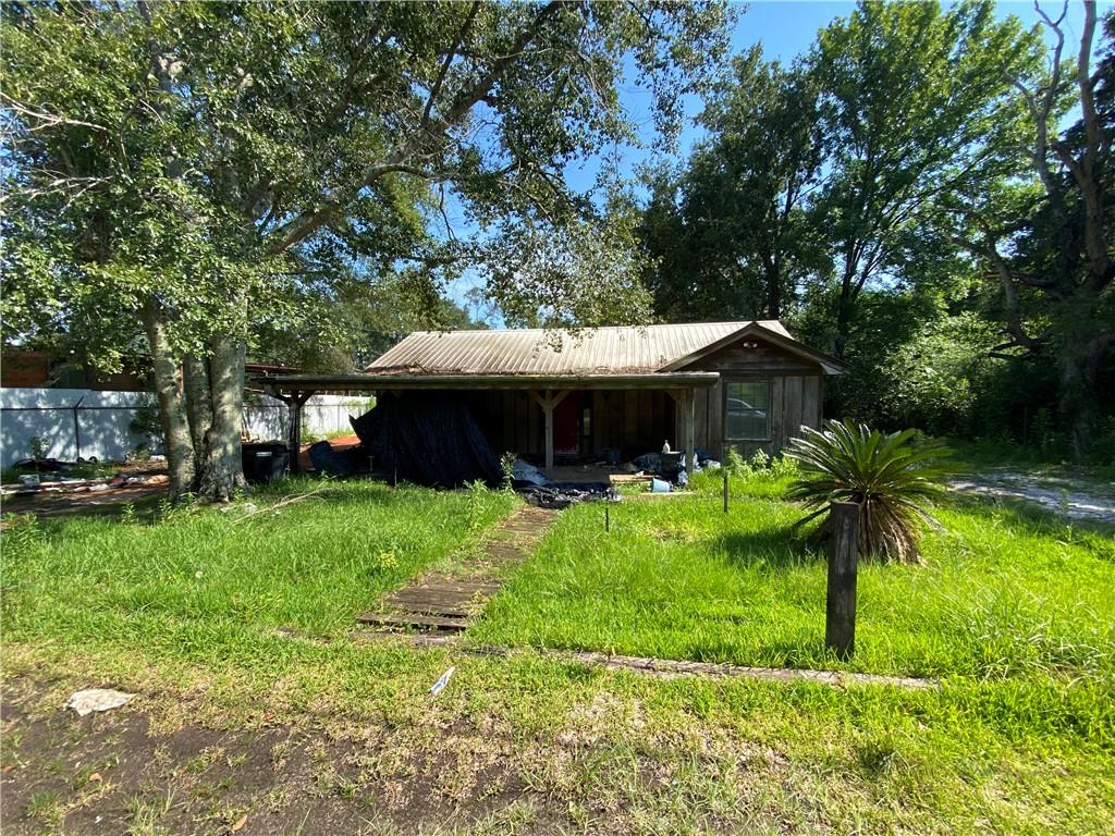 5561 Thomas Drive