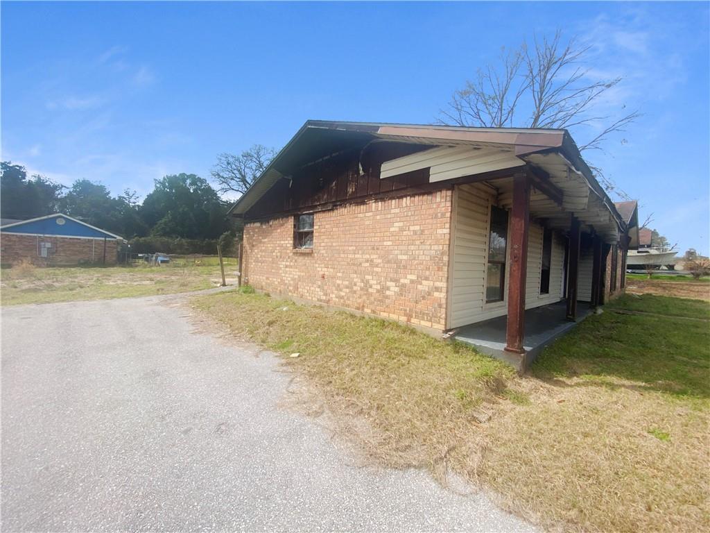 8009 Grand Oaks Drive
