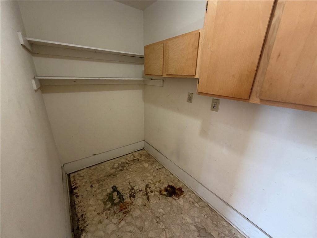 551 E Downing Street