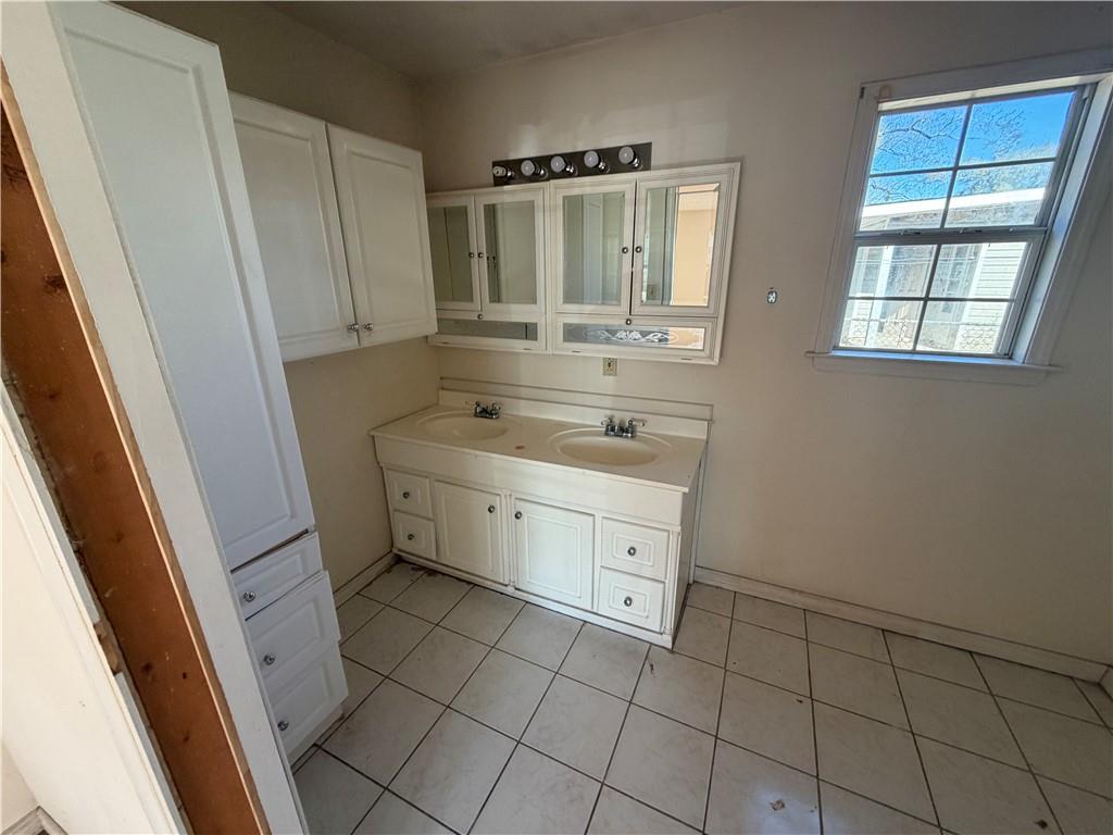 551 E Downing Street