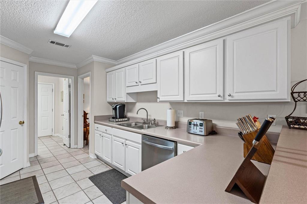 7086 Crown Pointe Drive