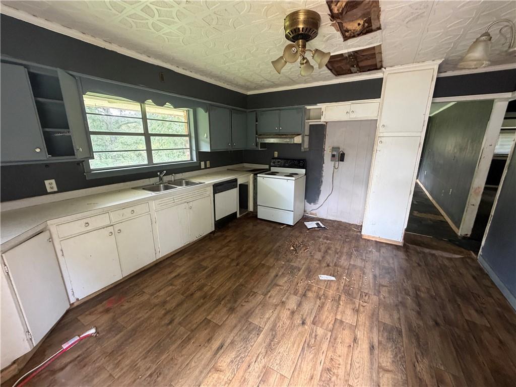 9360 Vickers Road