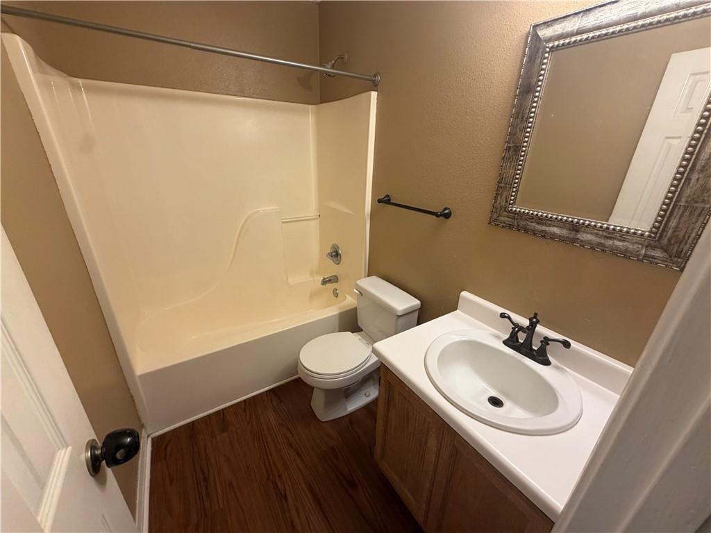 1075 Salco Road W