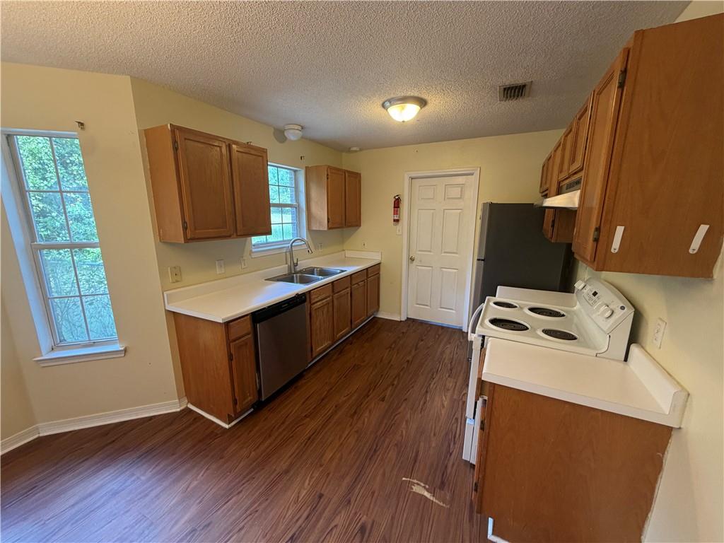 1075 Salco Road W