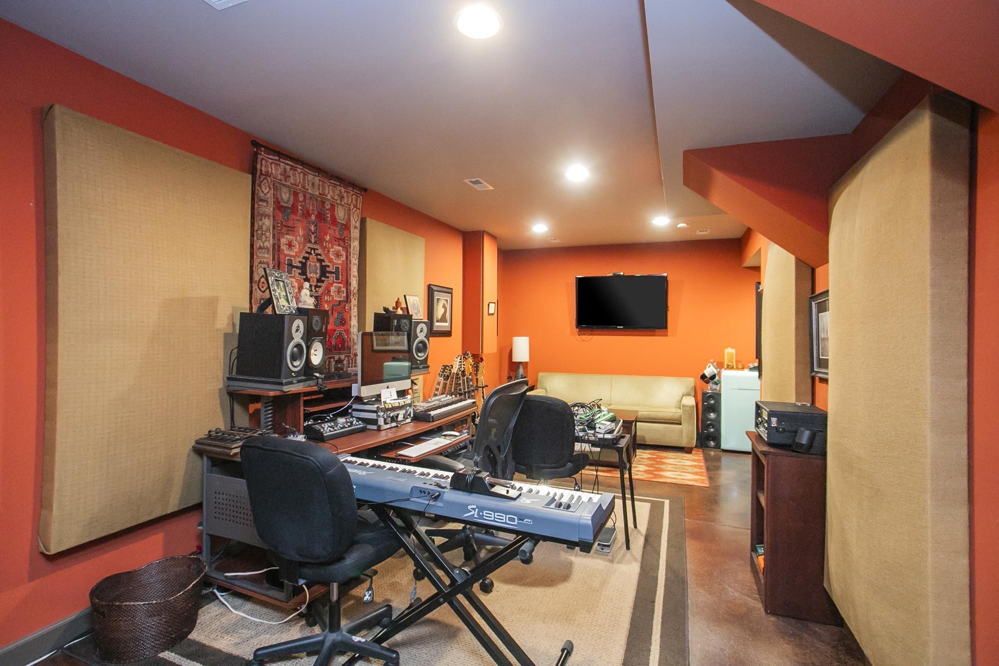 1552 Liberty Pike