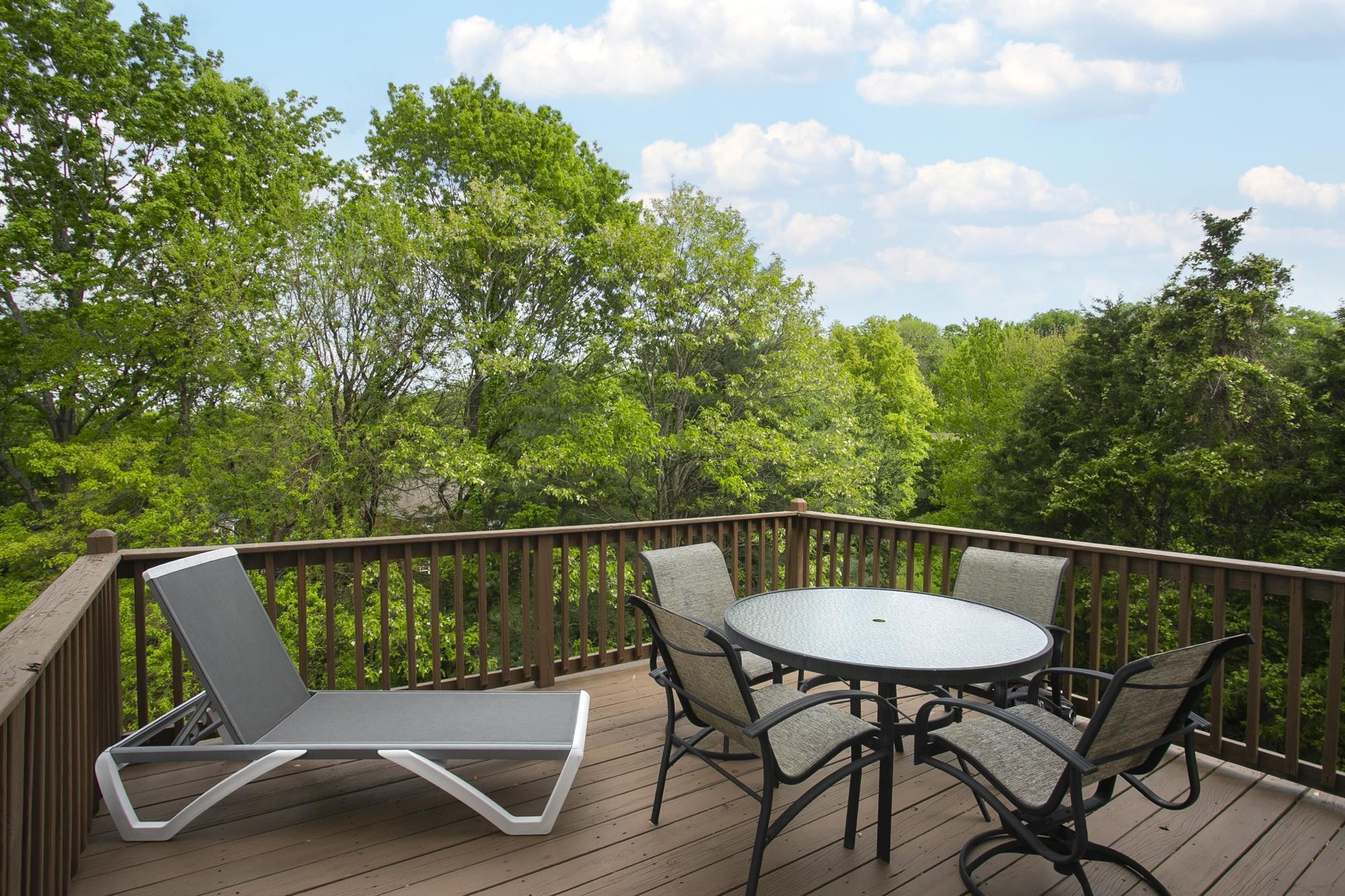 1552 Liberty Pike