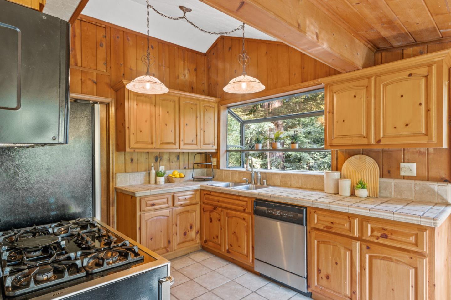 405 Creekside WAY
