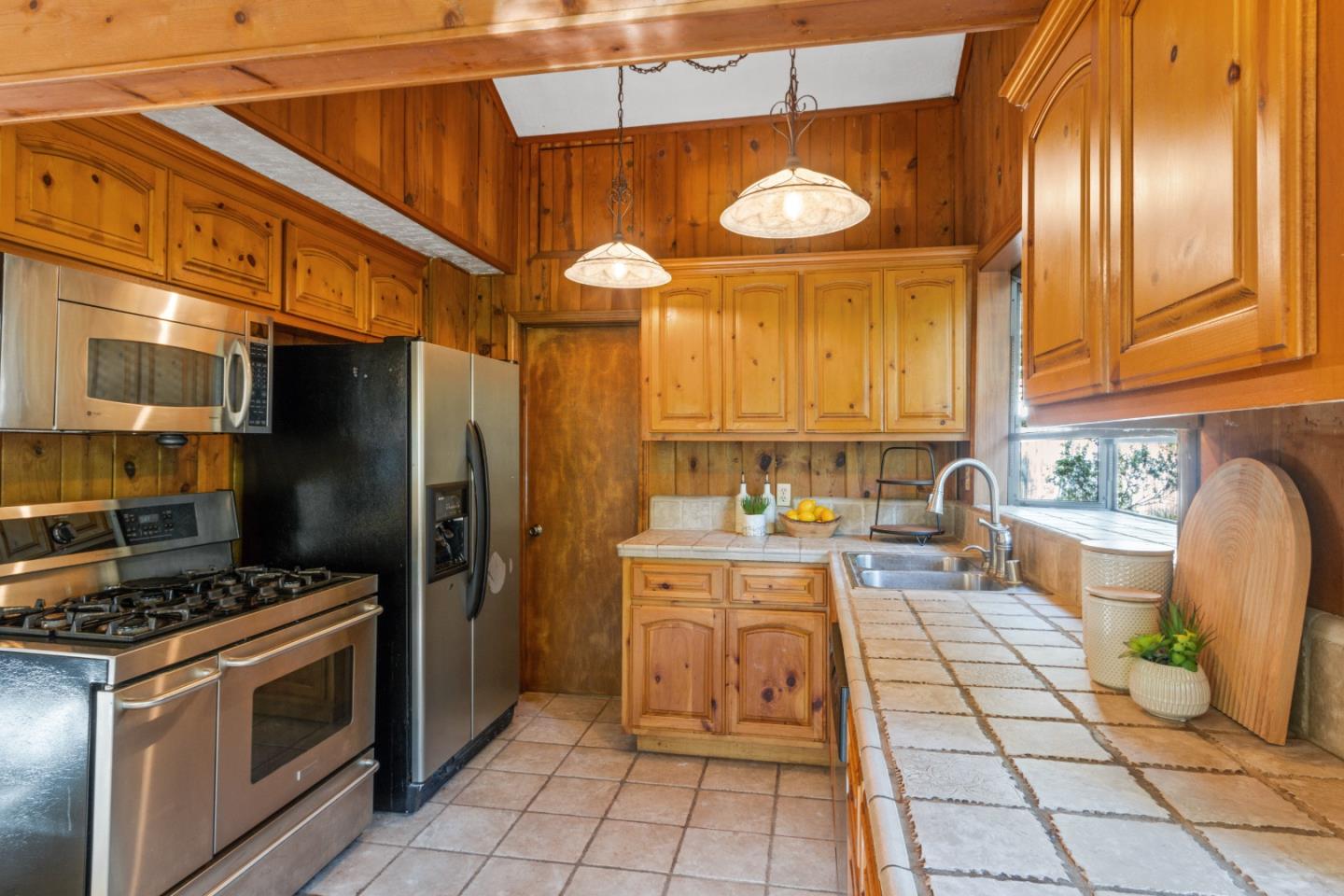 405 Creekside WAY