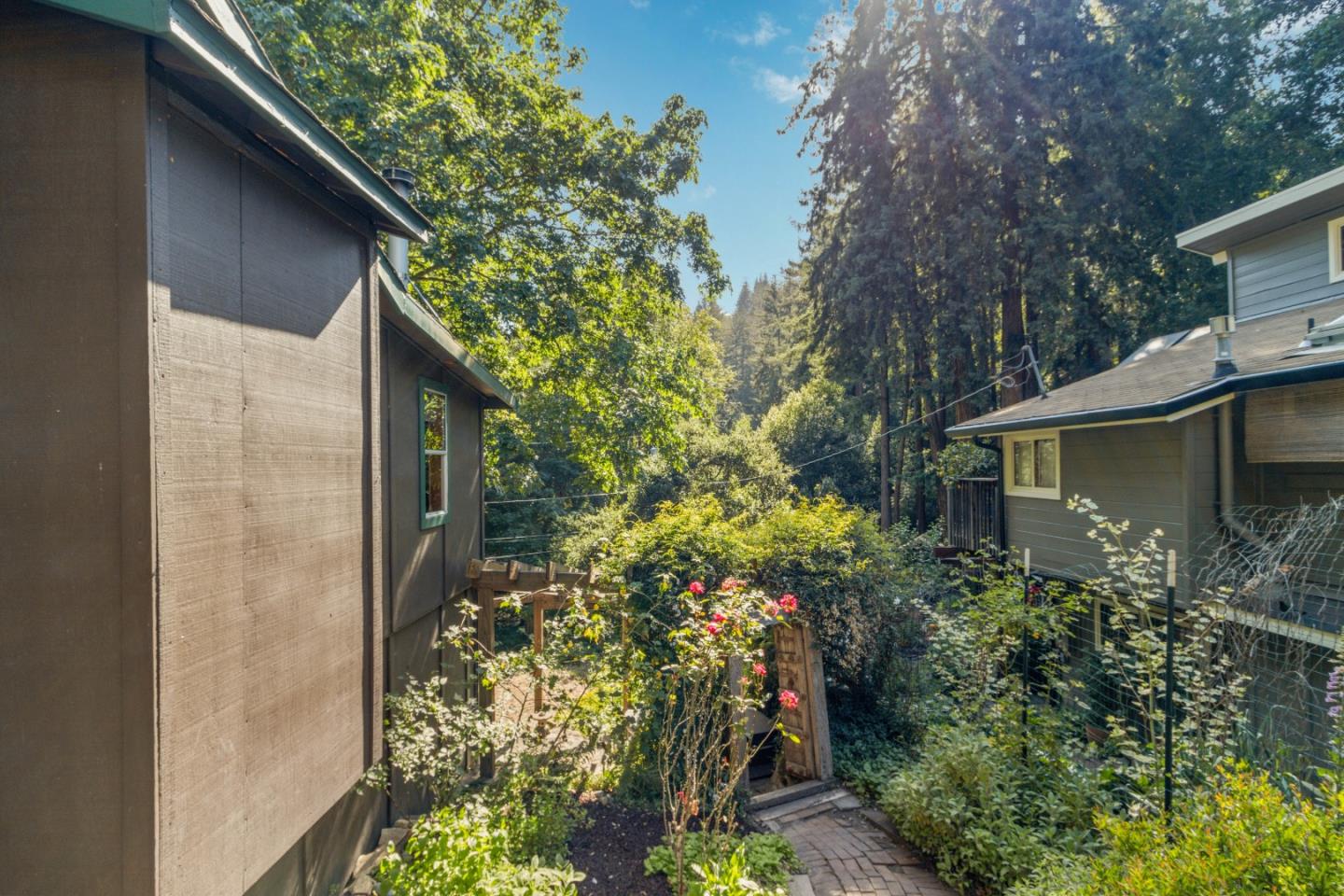 405 Creekside WAY