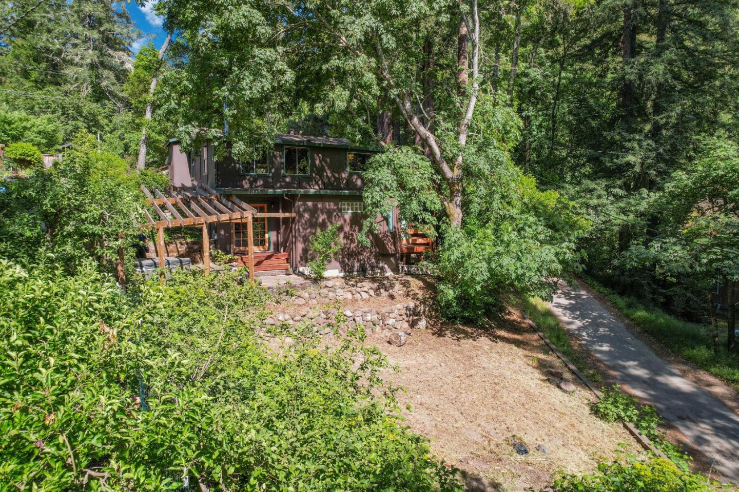 405 Creekside WAY