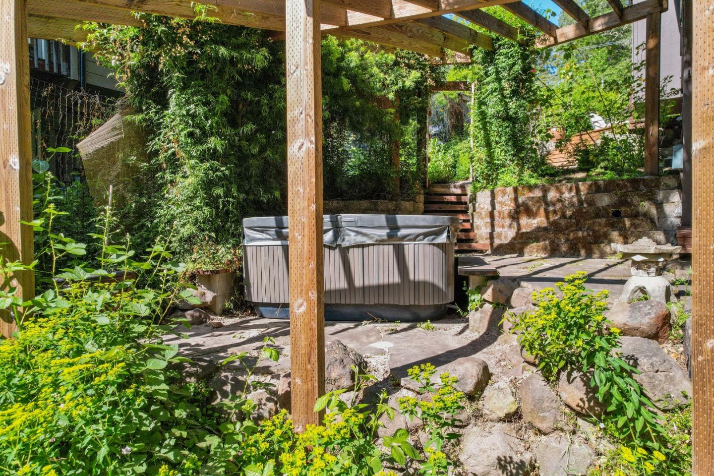 405 Creekside WAY