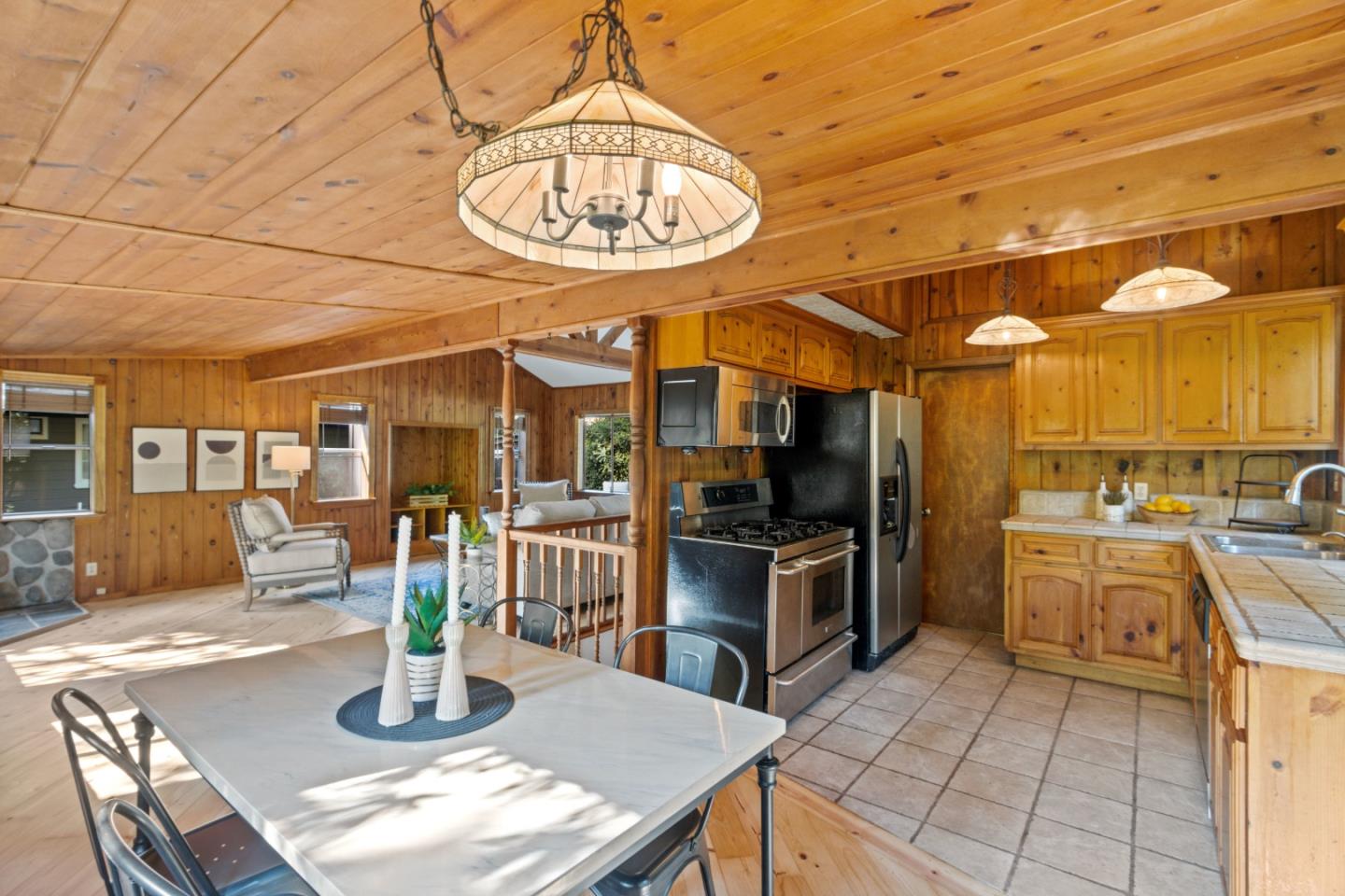 405 Creekside WAY