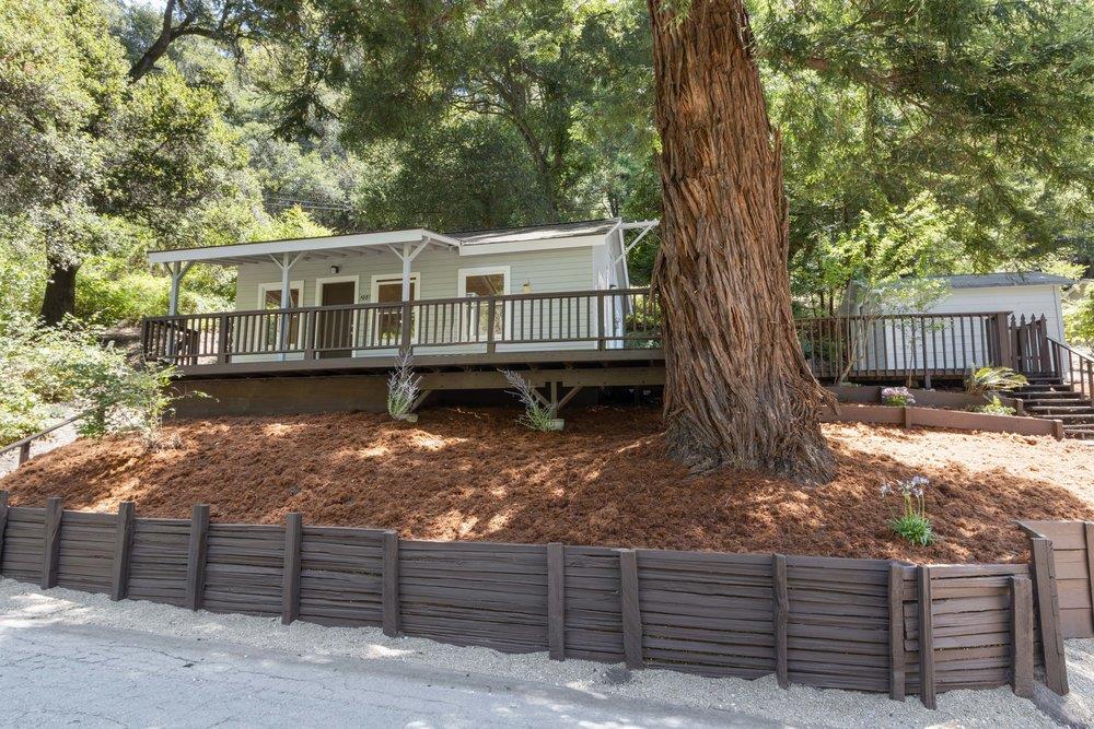 208 Cloister LN