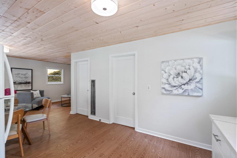 208 Cloister LN