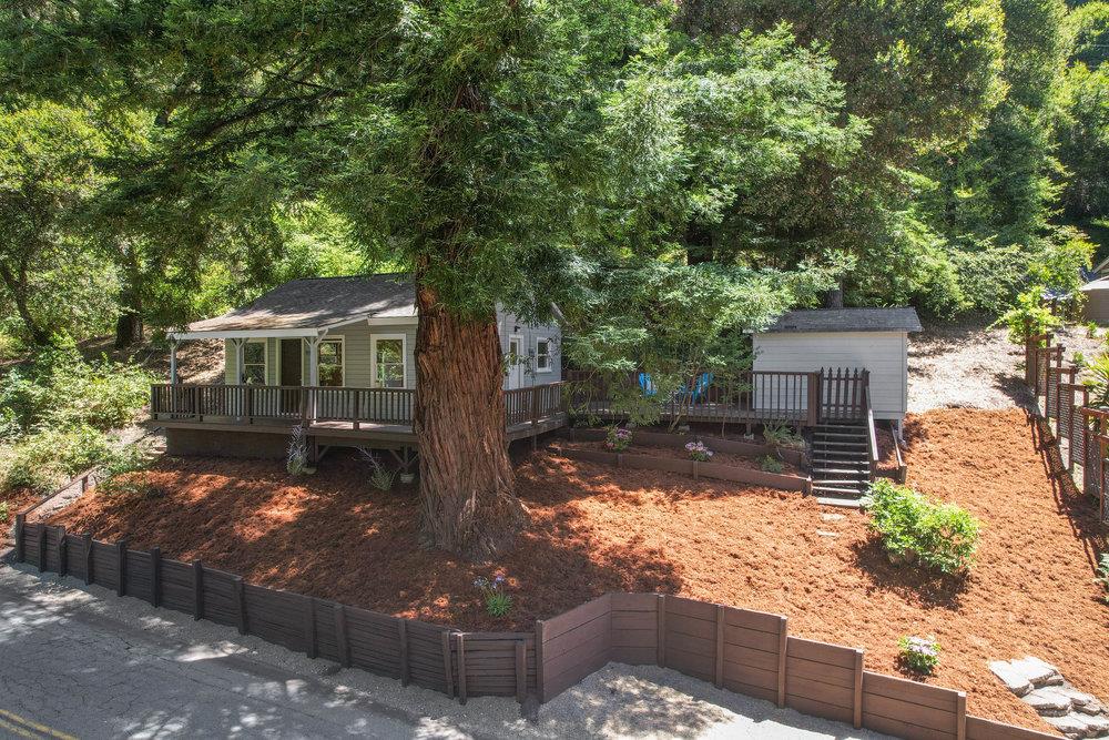 208 Cloister LN