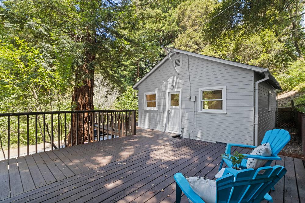 208 Cloister LN