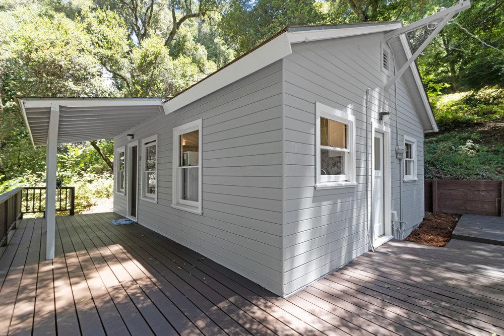 208 Cloister LN