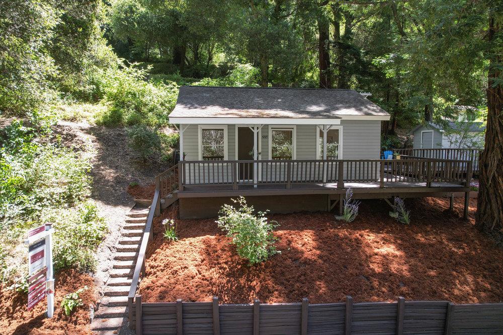 208 Cloister LN