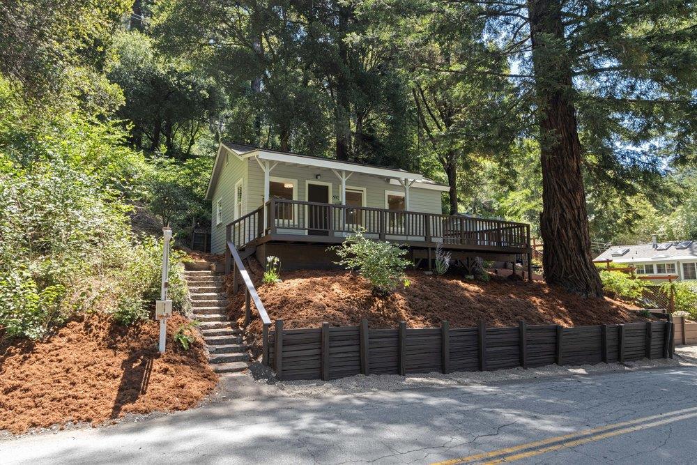 208 Cloister LN