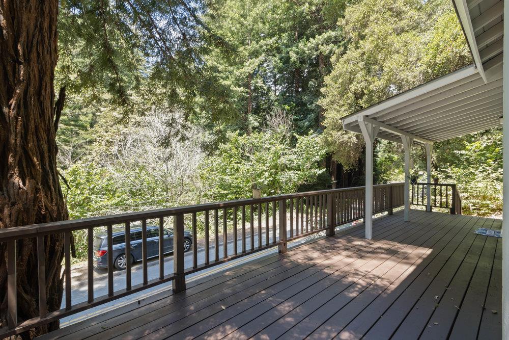 208 Cloister LN