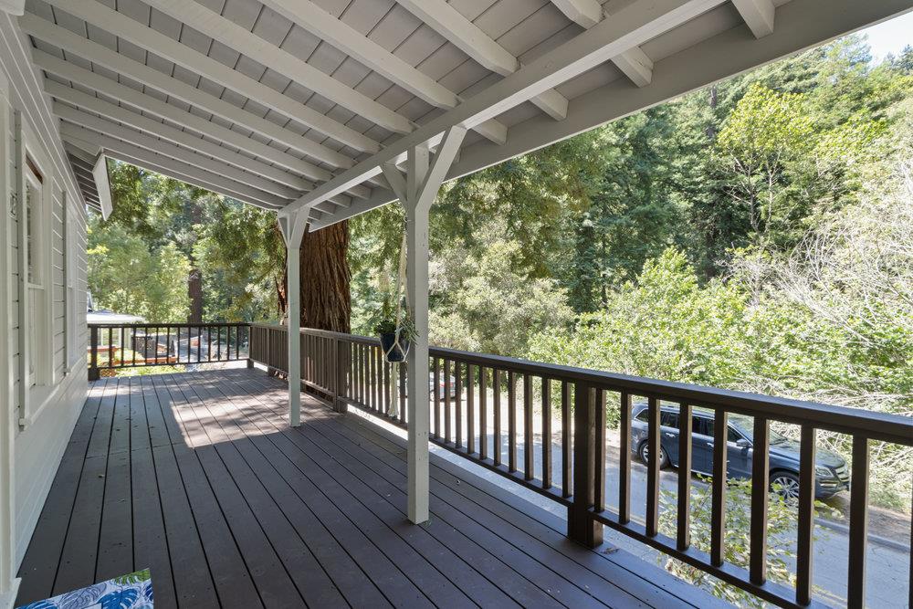 208 Cloister LN