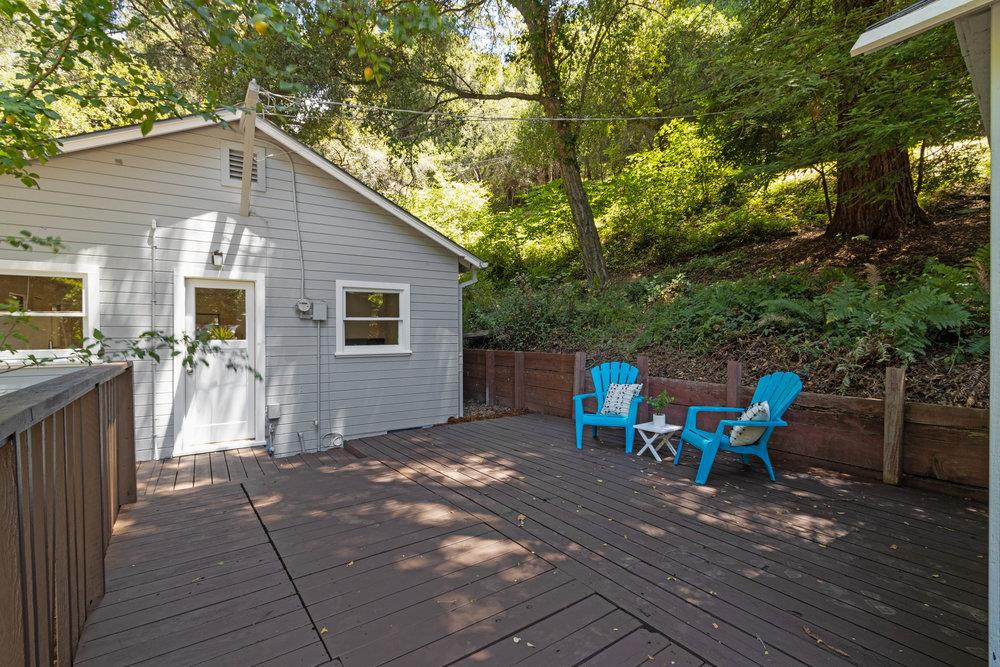 208 Cloister LN