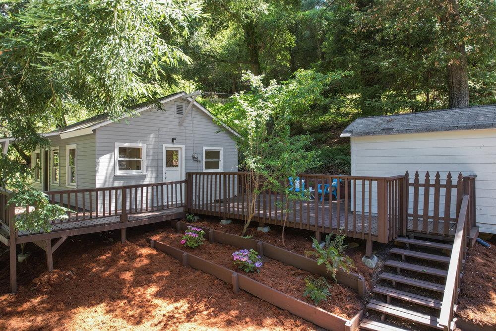 208 Cloister LN