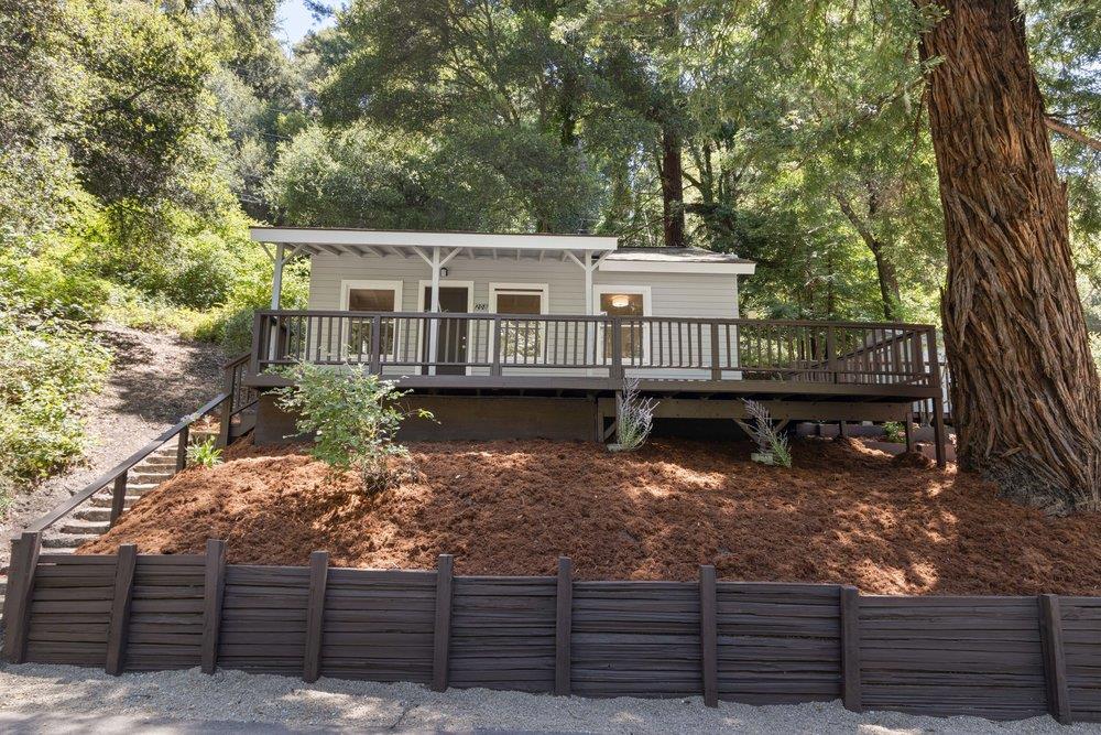 208 Cloister LN