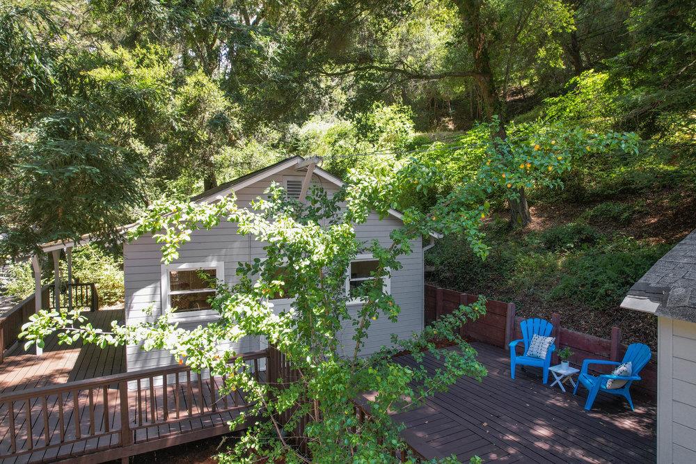 208 Cloister LN