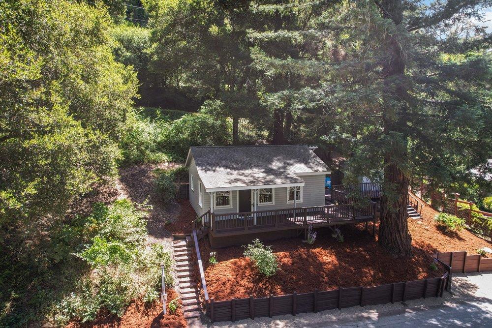 208 Cloister LN