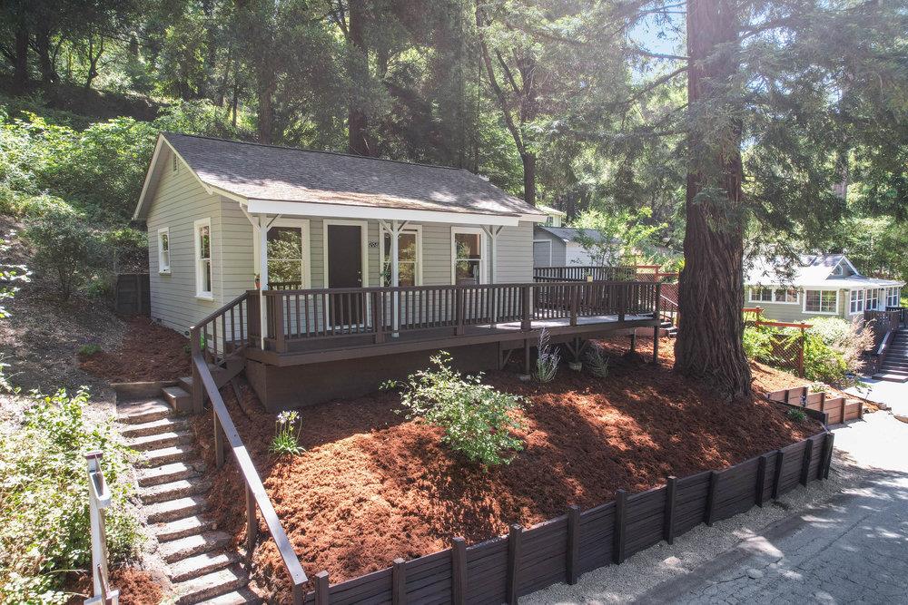 208 Cloister LN