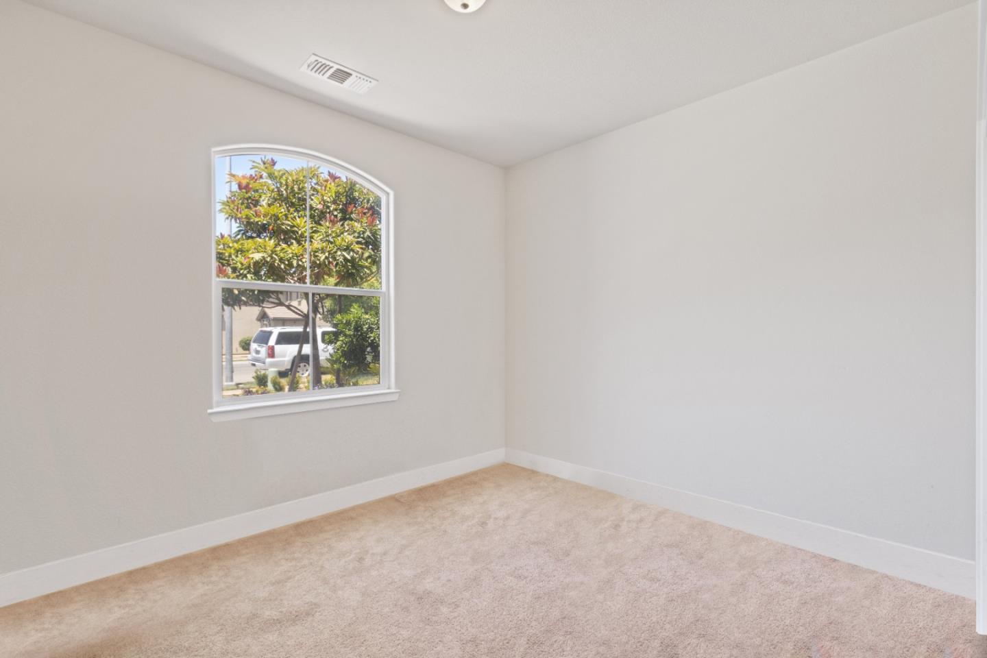 662 Luna WAY