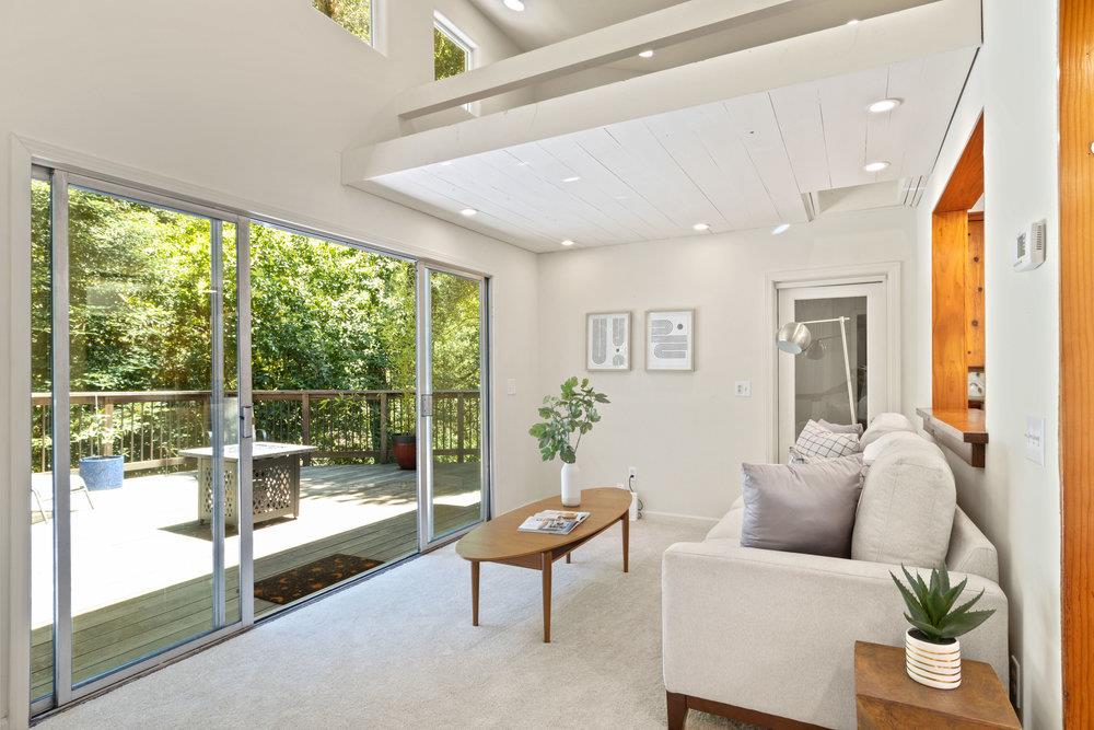 1004 Laurel AVE