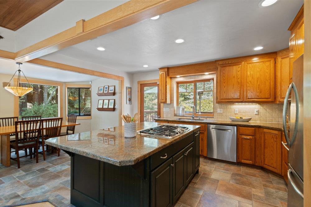 558 Richardson RD