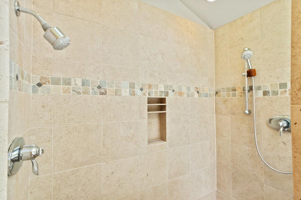 558 Richardson RD
