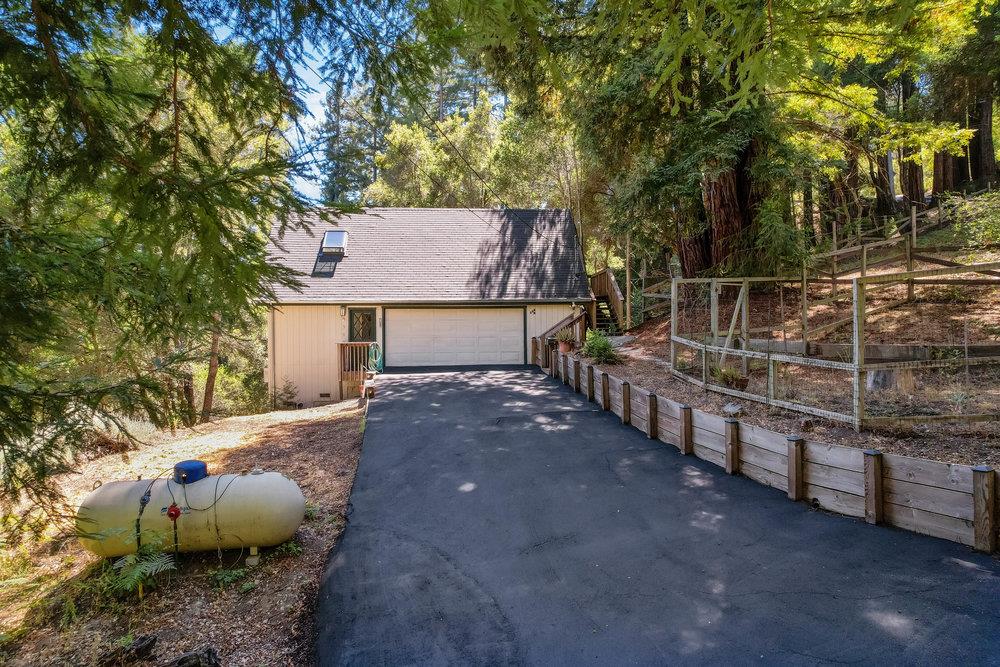 558 Richardson RD