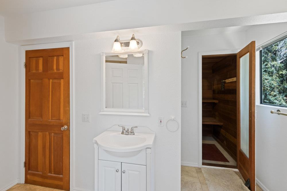 558 Richardson RD
