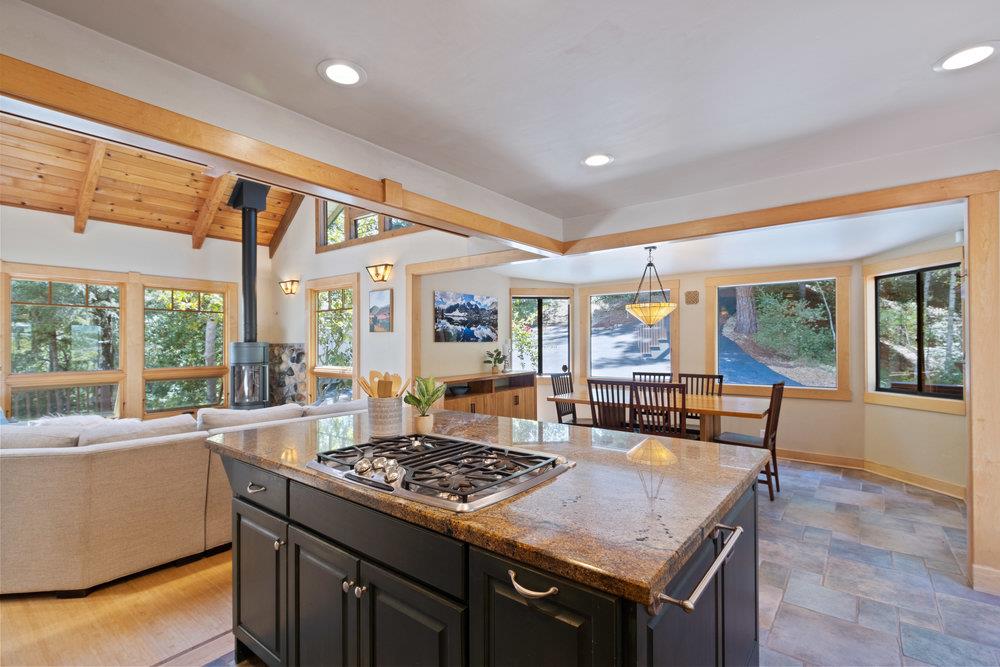 558 Richardson RD