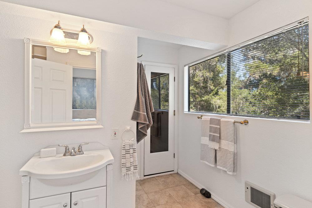 558 Richardson RD