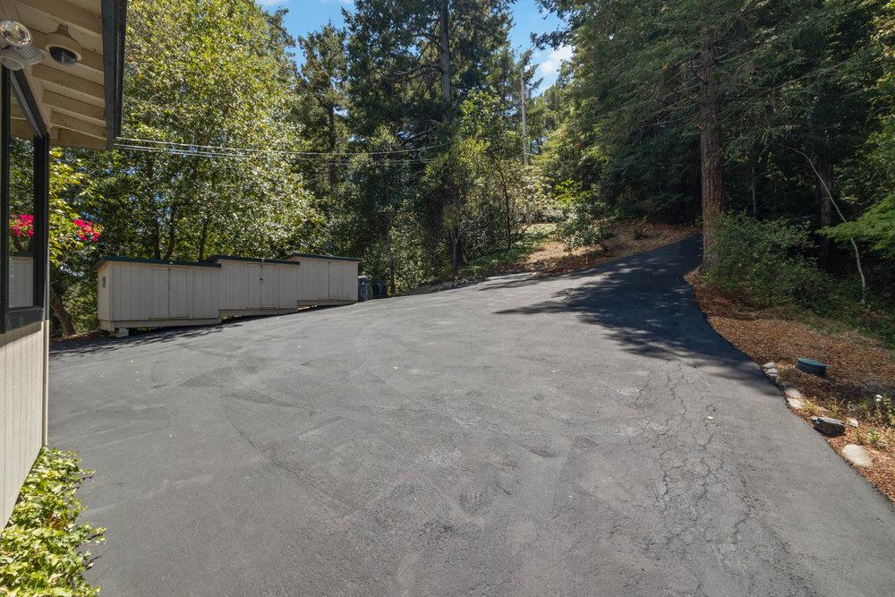 558 Richardson RD