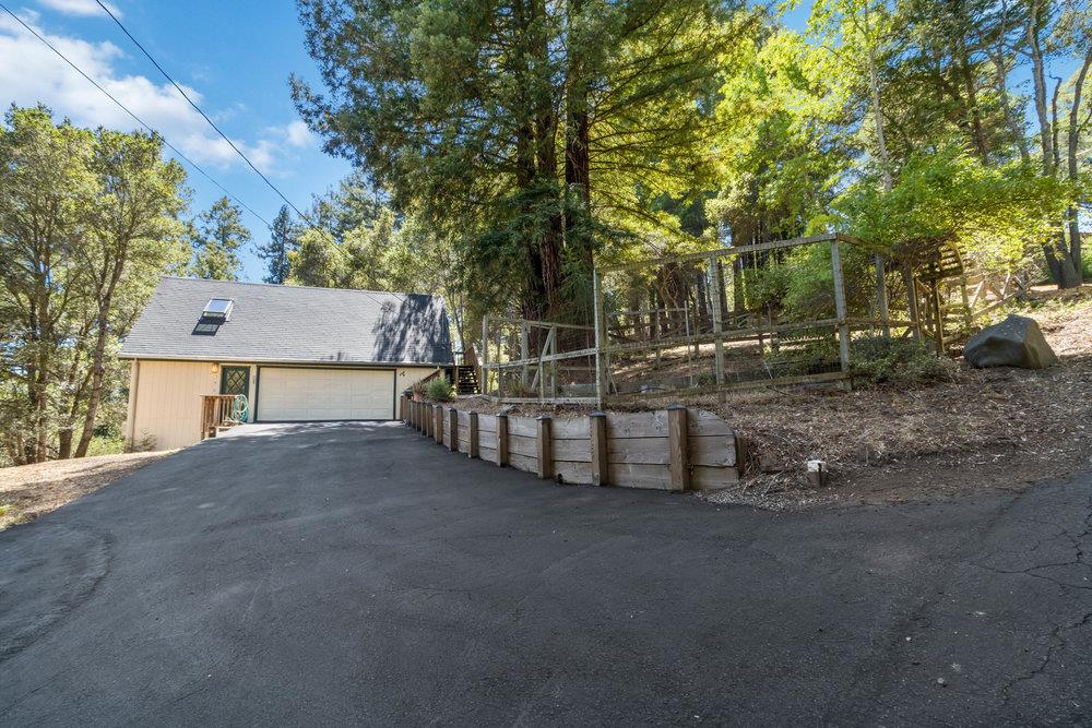 558 Richardson RD