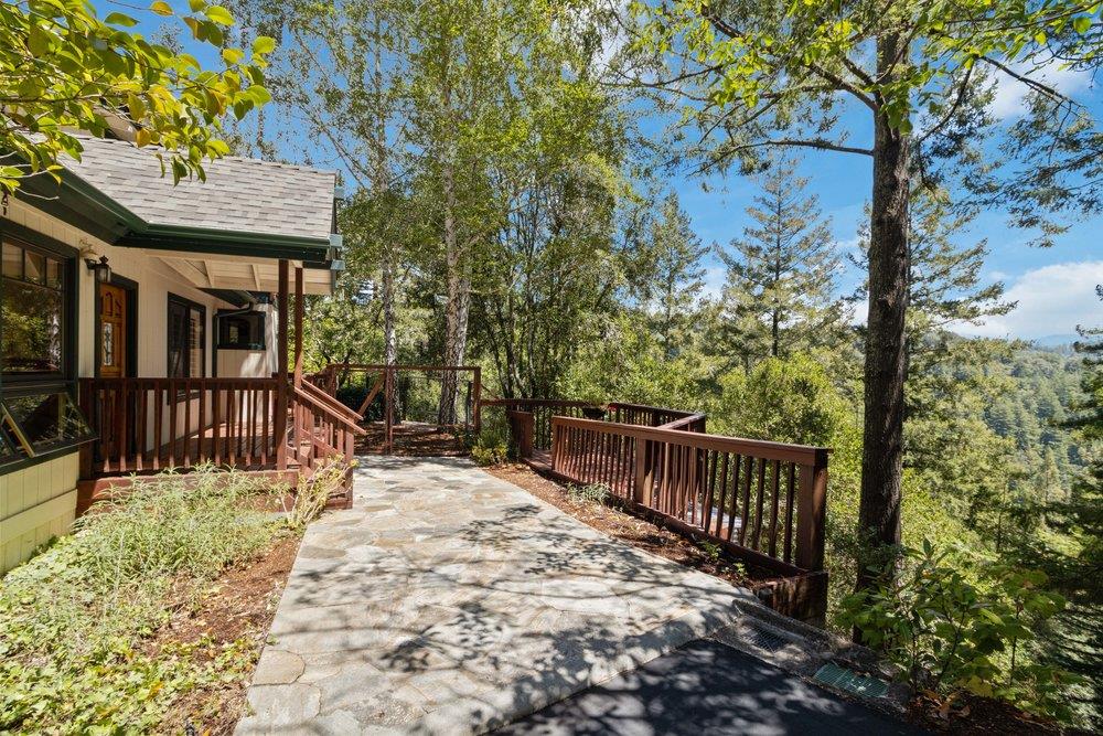 558 Richardson RD