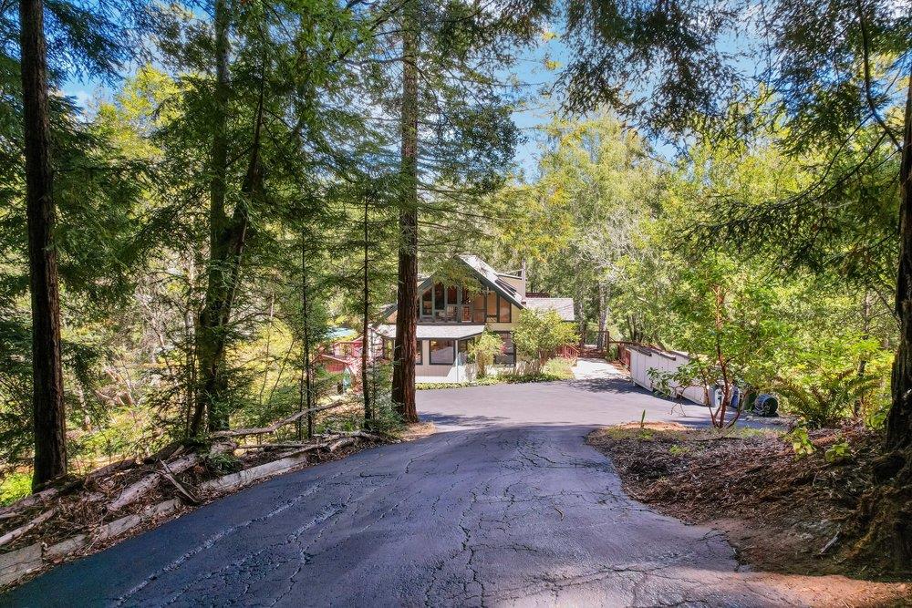 558 Richardson RD