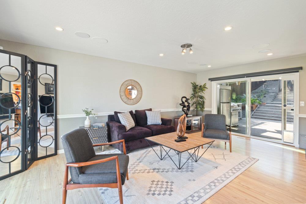 225 Esmeralda DR