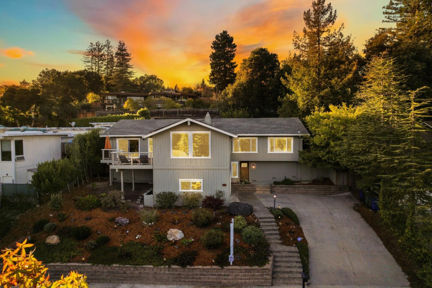 225 Esmeralda DR